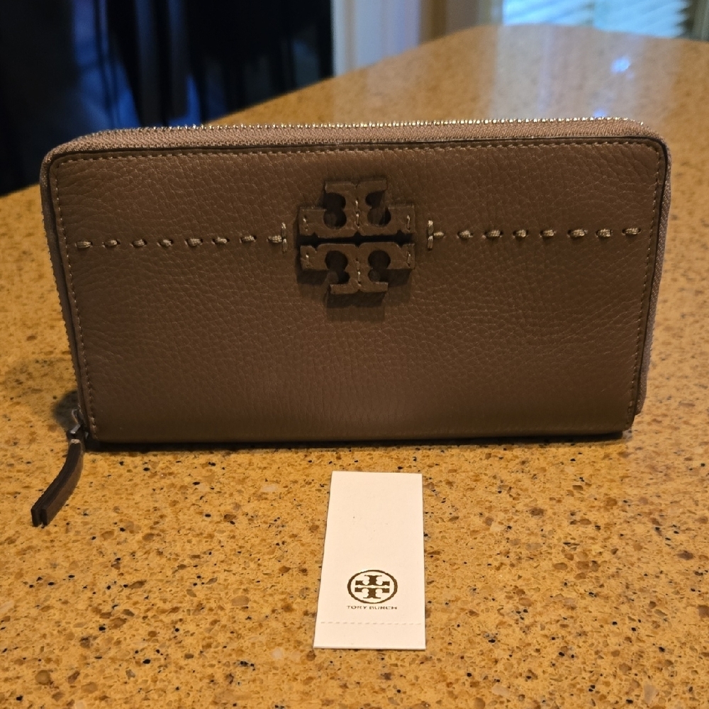 New Tory Burch McGraw Zip Wallet - Picture 9 of 9